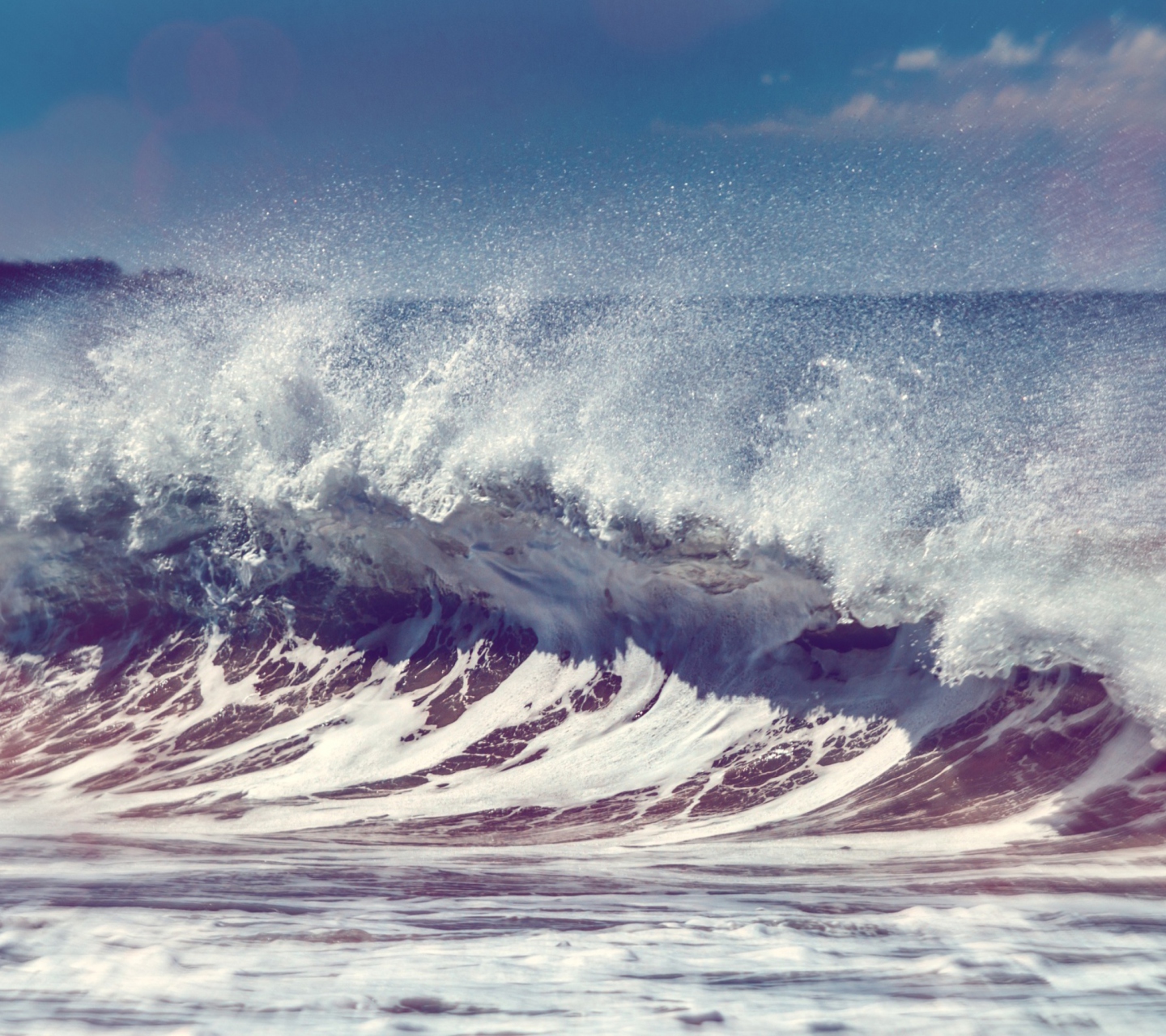 Das Strong Ocean Waves Wallpaper 1440x1280