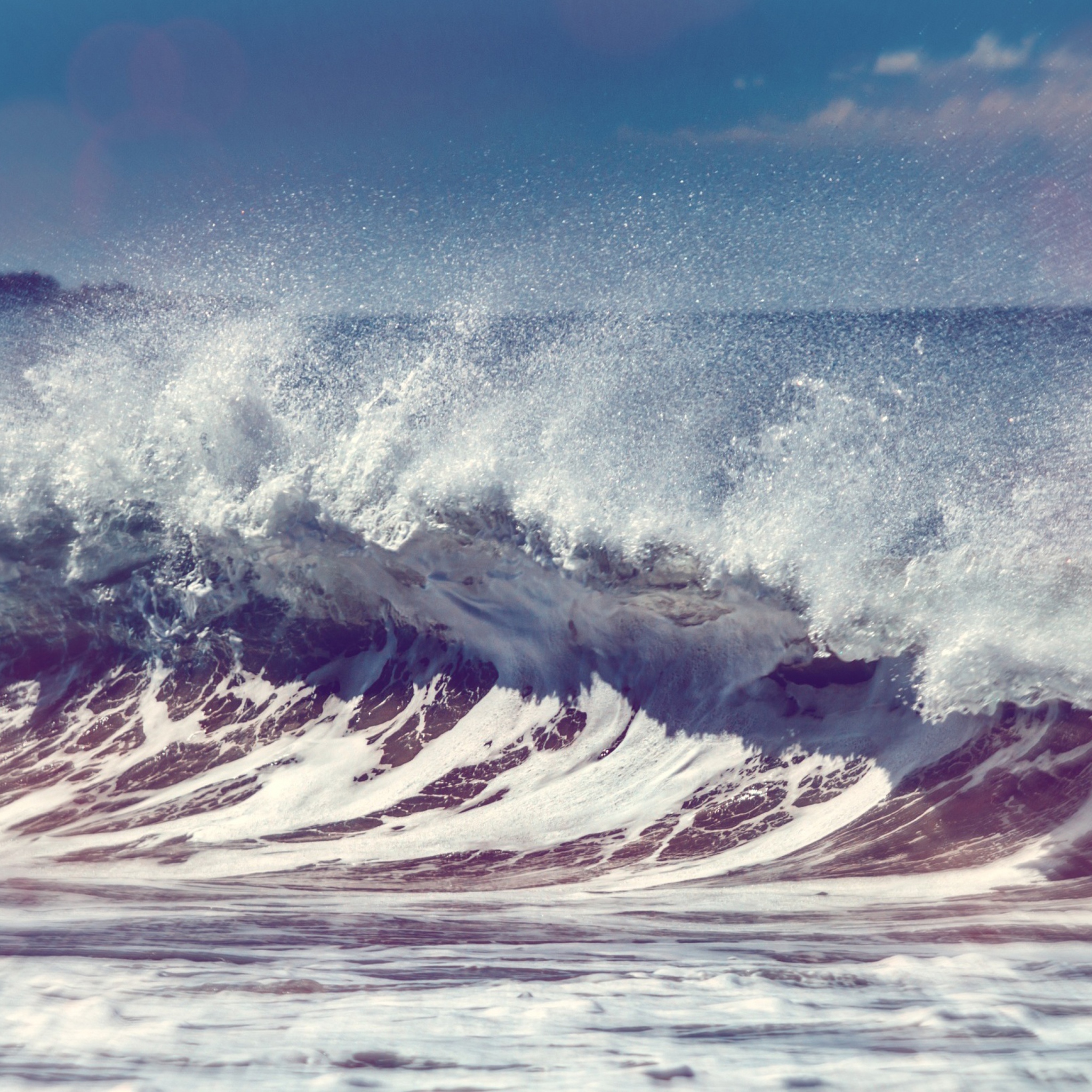Strong Ocean Waves wallpaper 2048x2048
