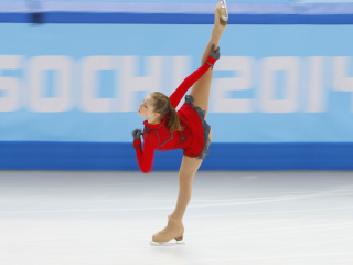 Обои Yulia Lipnitskaya Ice Skater Sochi 2014 320x240