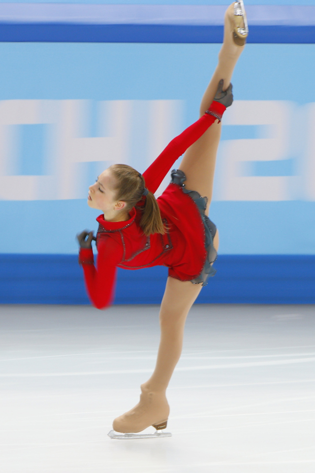 Sfondi Yulia Lipnitskaya Ice Skater Sochi 2014 640x960