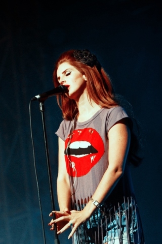 Lana Del Rey Concert screenshot #1 320x480