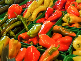 Обои Colorful Peppers 320x240