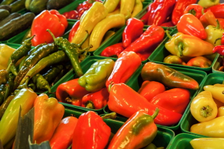 Colorful Peppers sfondi gratuiti per cellulari Android, iPhone, iPad e desktop