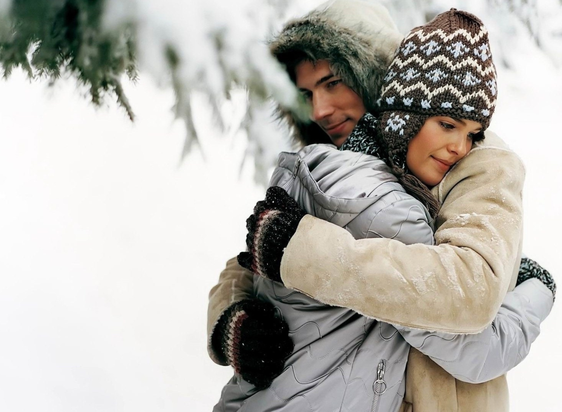 Fondo de pantalla Romantic winter hugs 1920x1408