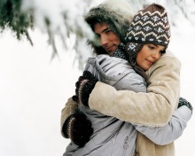 Das Romantic winter hugs Wallpaper 220x176