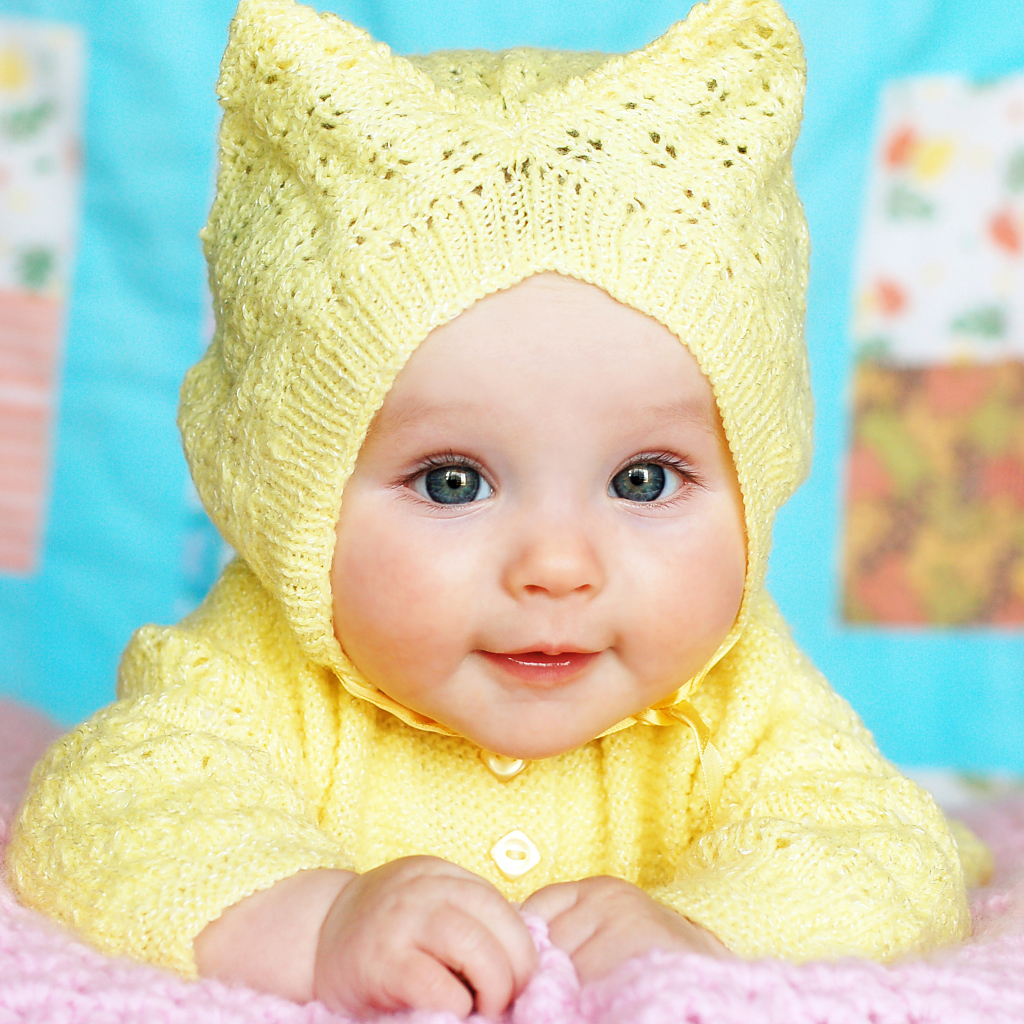 Baby In Yellow Hood wallpaper 1024x1024