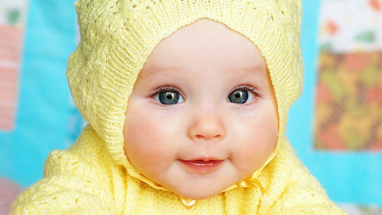 Baby In Yellow Hood wallpaper 1280x720