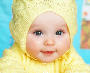 Das Baby In Yellow Hood Wallpaper 176x144