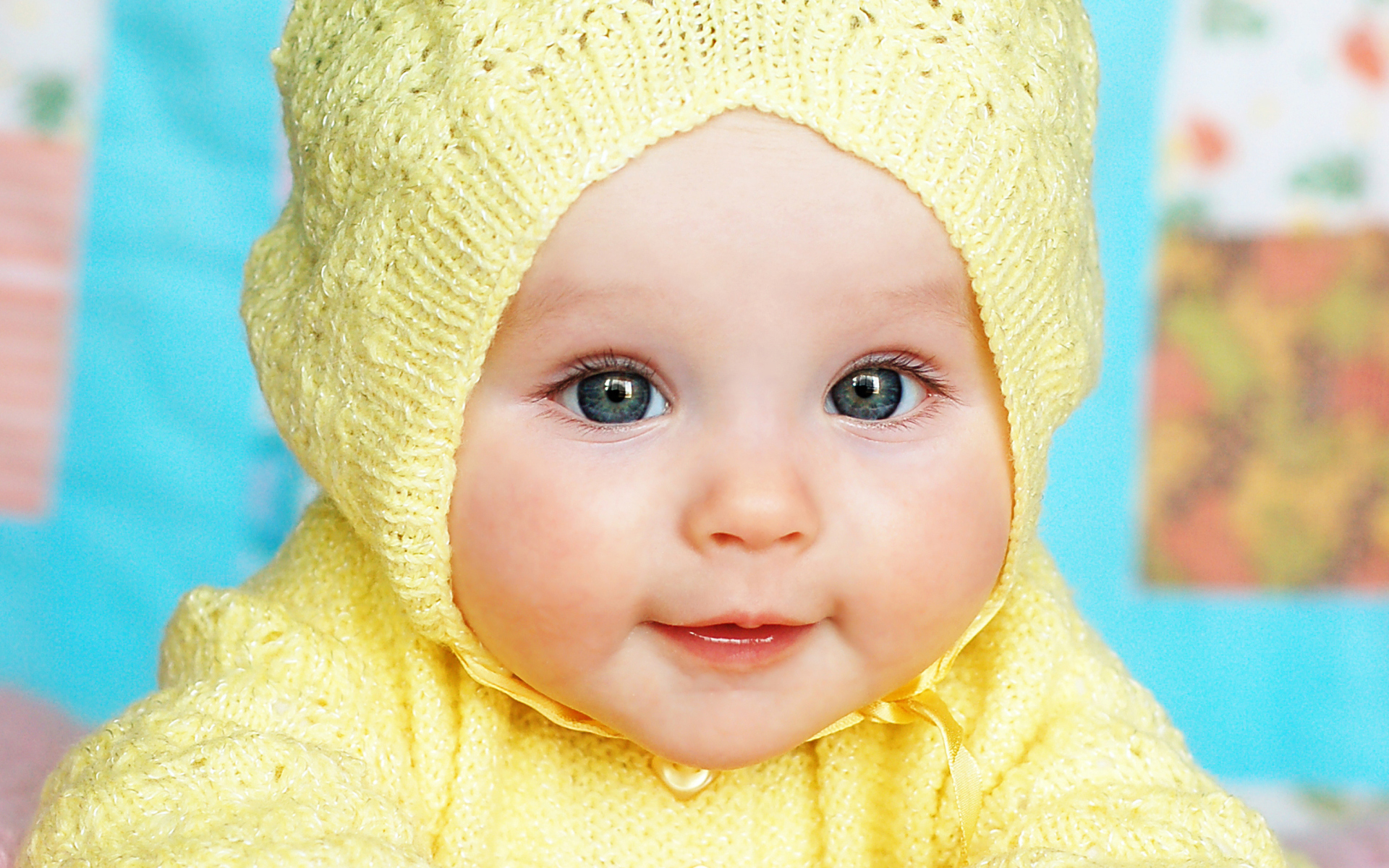 Sfondi Baby In Yellow Hood 1920x1200
