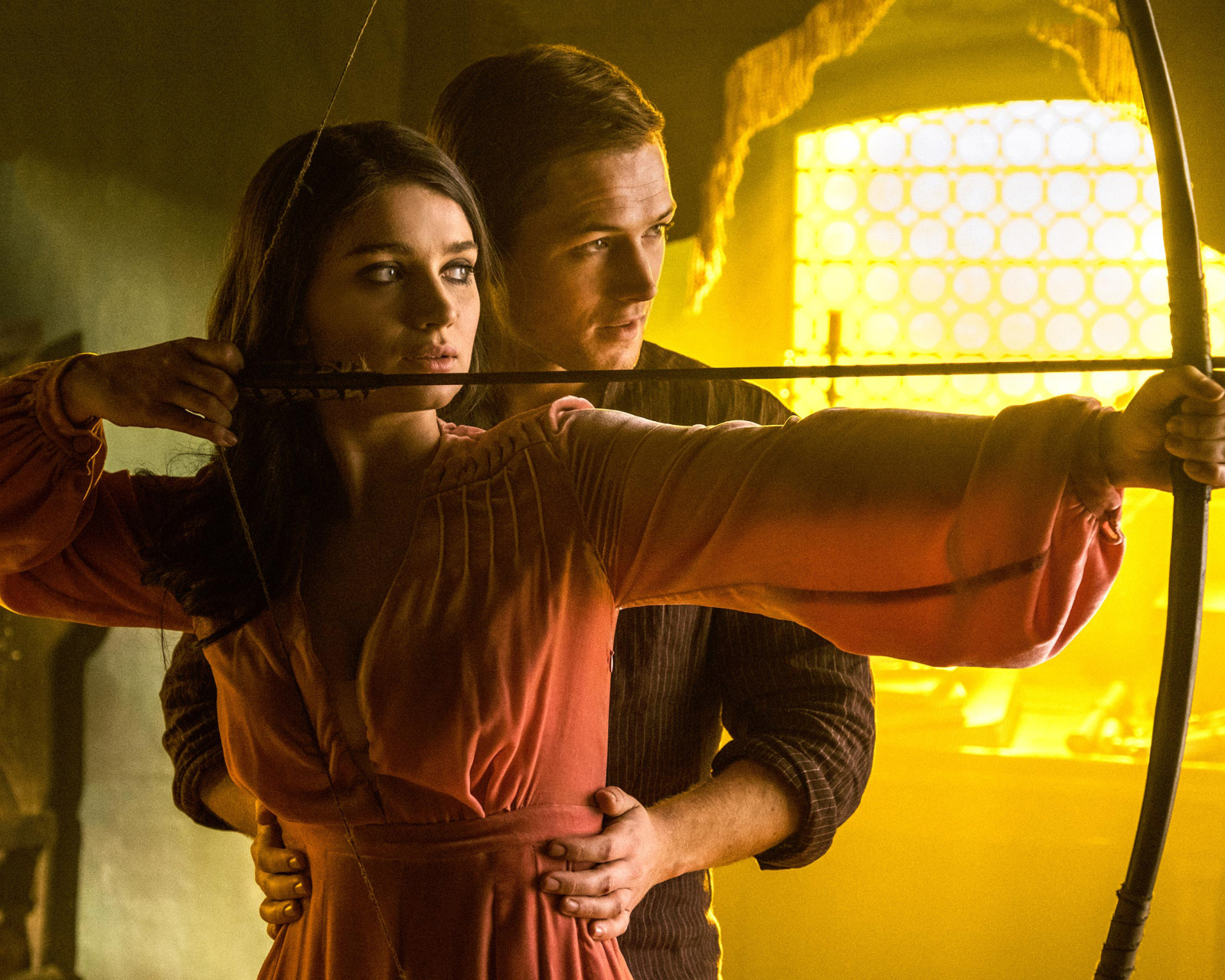 Fondo de pantalla Robin Hood with Taron Egerton and Eve Hewson 1600x1280