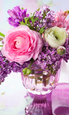 Ranunkulyus And Lilac Bouquet screenshot #1 240x400
