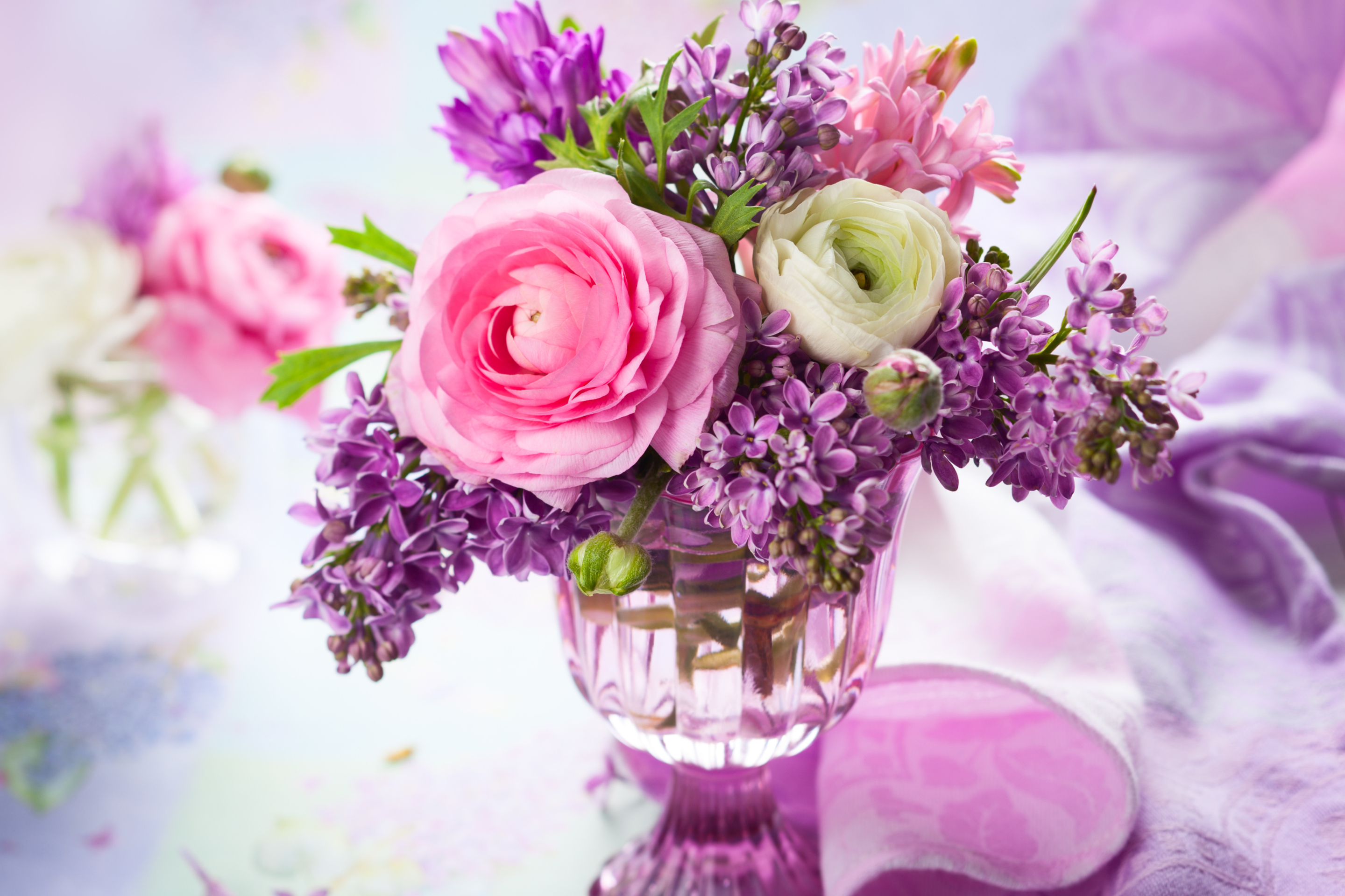 Ranunkulyus And Lilac Bouquet screenshot #1 2880x1920