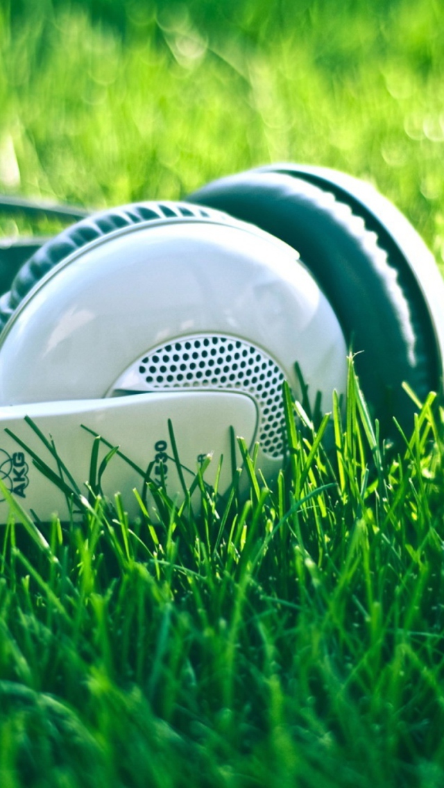 Headphones In Grass wallpaper 640x1136
