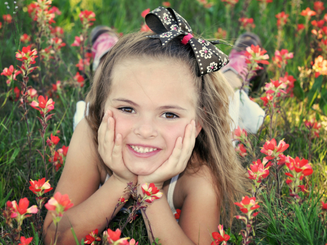 Cute Child Smile wallpaper 640x480