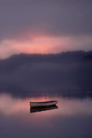 Sfondi Lonely Boat And Foggy Landscape 320x480