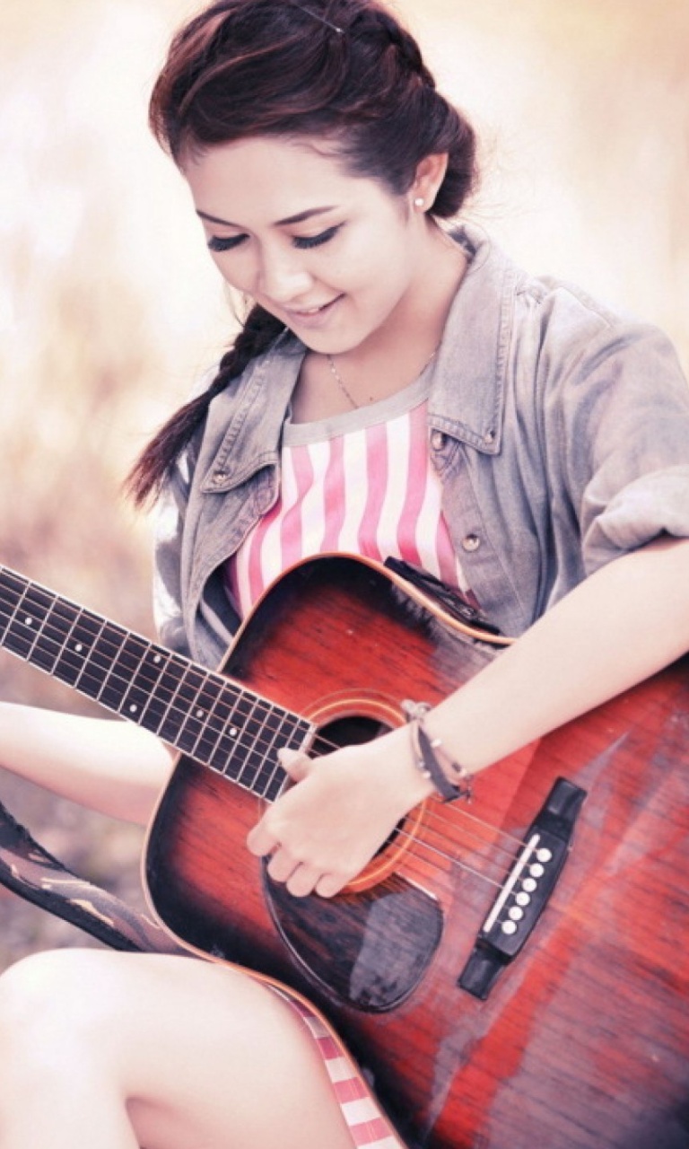 Das Chinese girl with guitar Wallpaper 768x1280