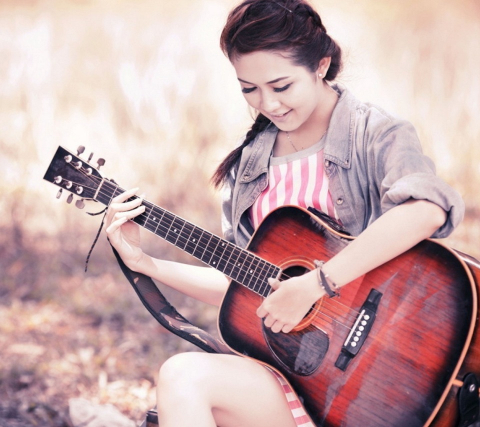 Das Chinese girl with guitar Wallpaper 960x854