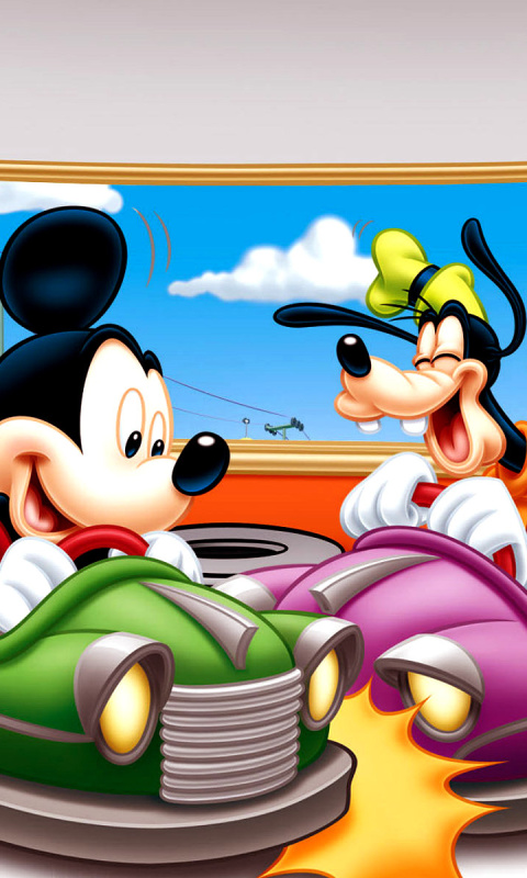 Das Mickey Mouse in Amusement Park Wallpaper 480x800