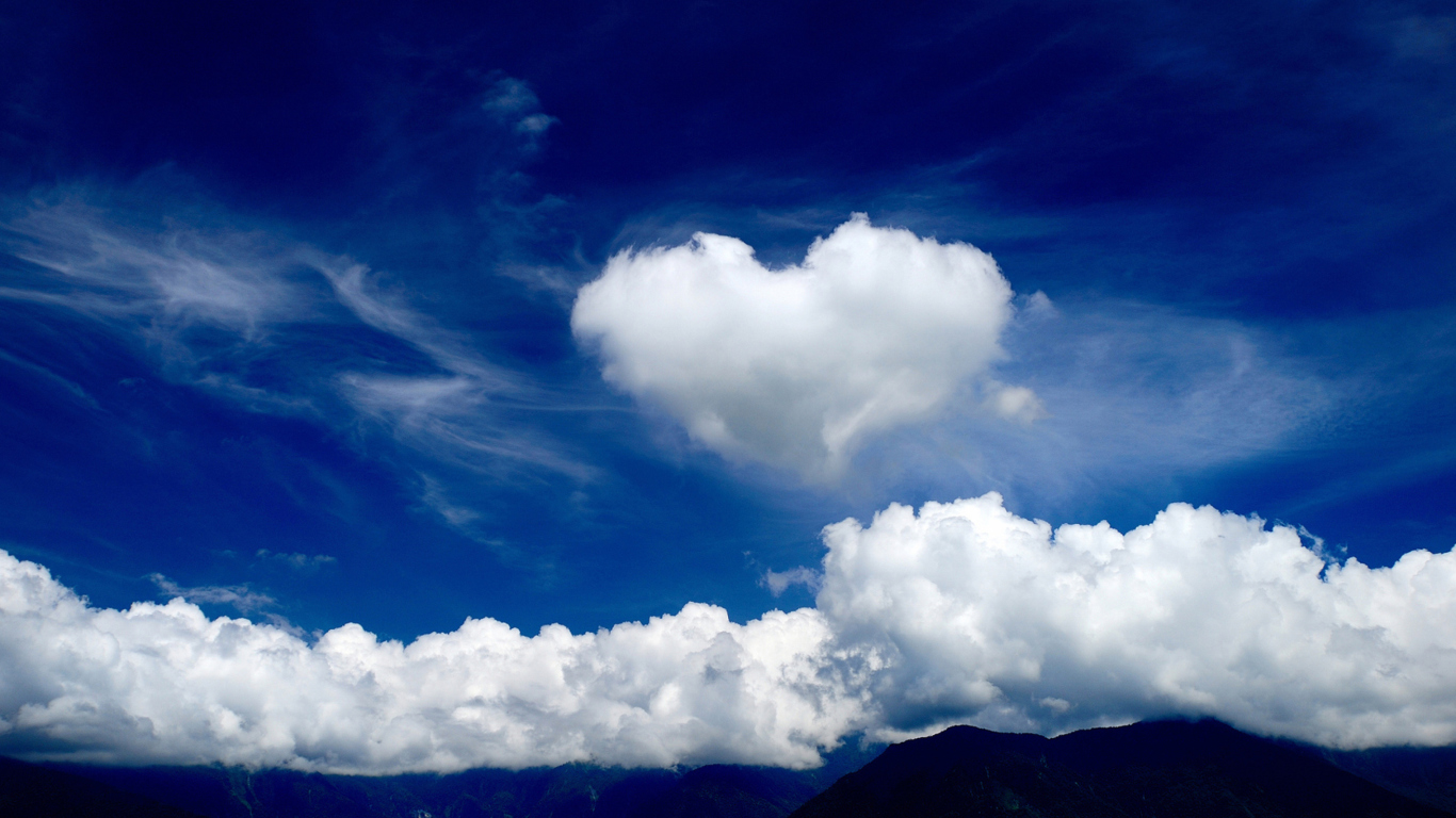 Das Heart In Blue Sky Wallpaper 1366x768