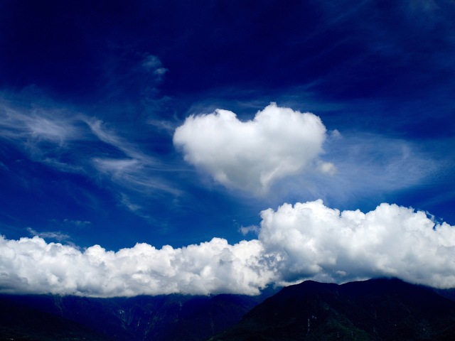 Heart In Blue Sky wallpaper 640x480