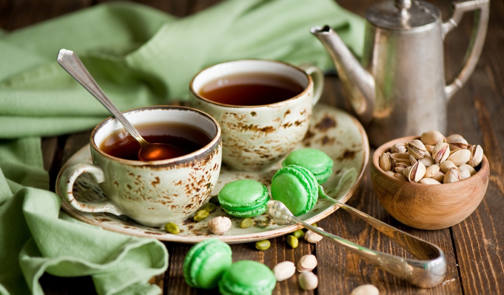 Pistachio Macarons And Tea wallpaper 1024x600