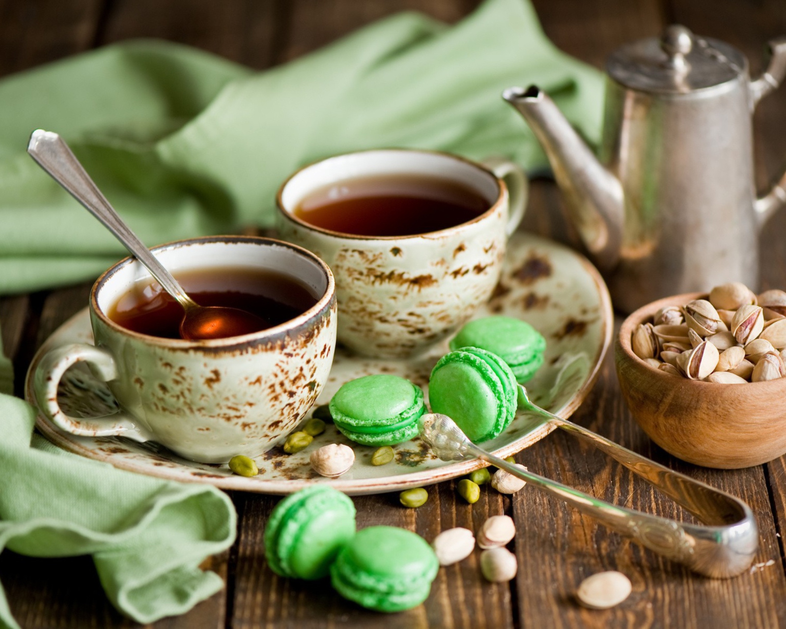 Pistachio Macarons And Tea wallpaper 1600x1280