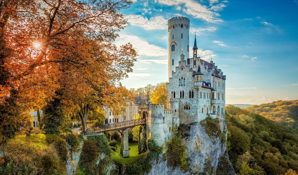 Обои Lichtenstein Castle in Wurttemberg 1024x600