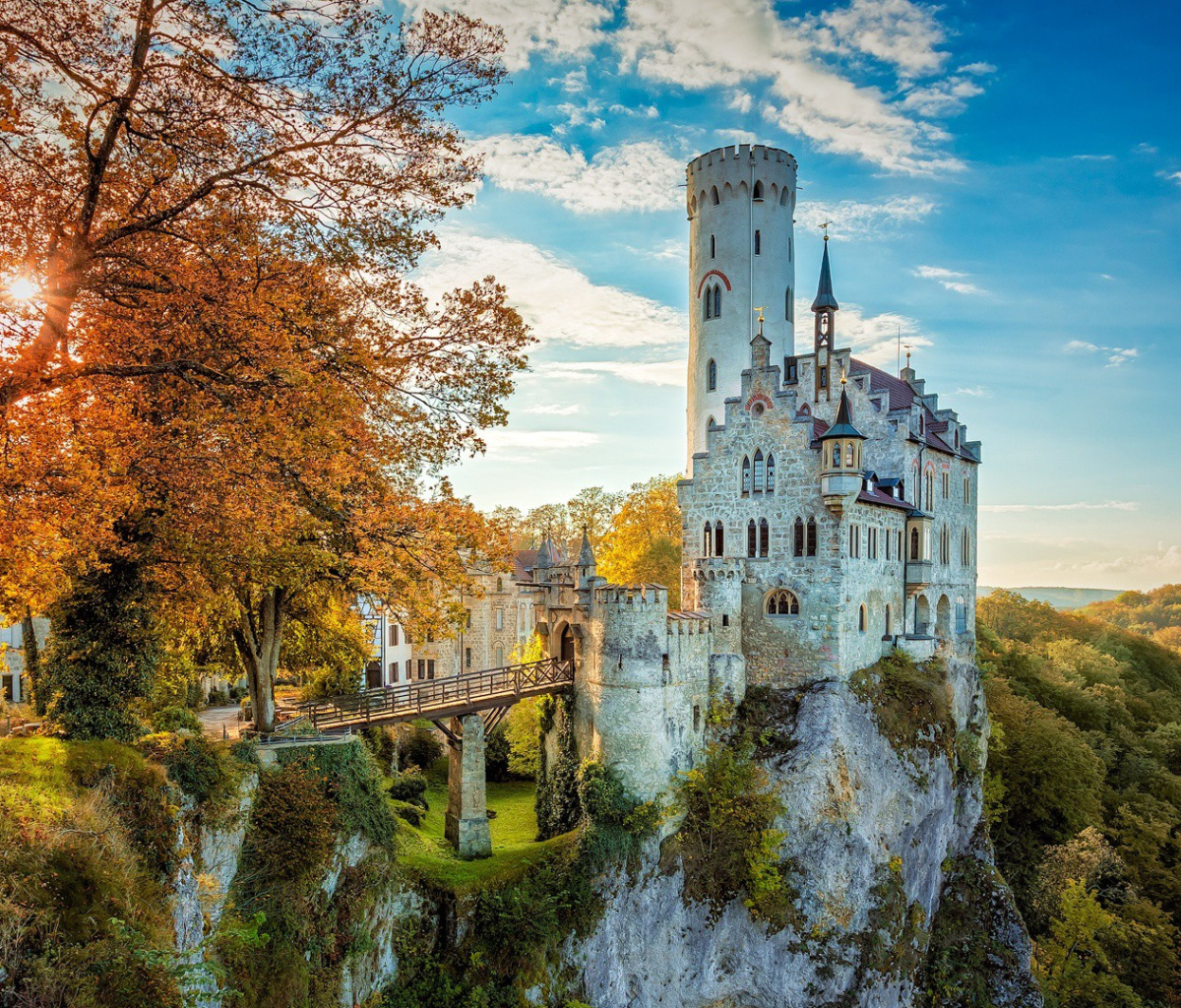 Обои Lichtenstein Castle in Wurttemberg 1200x1024