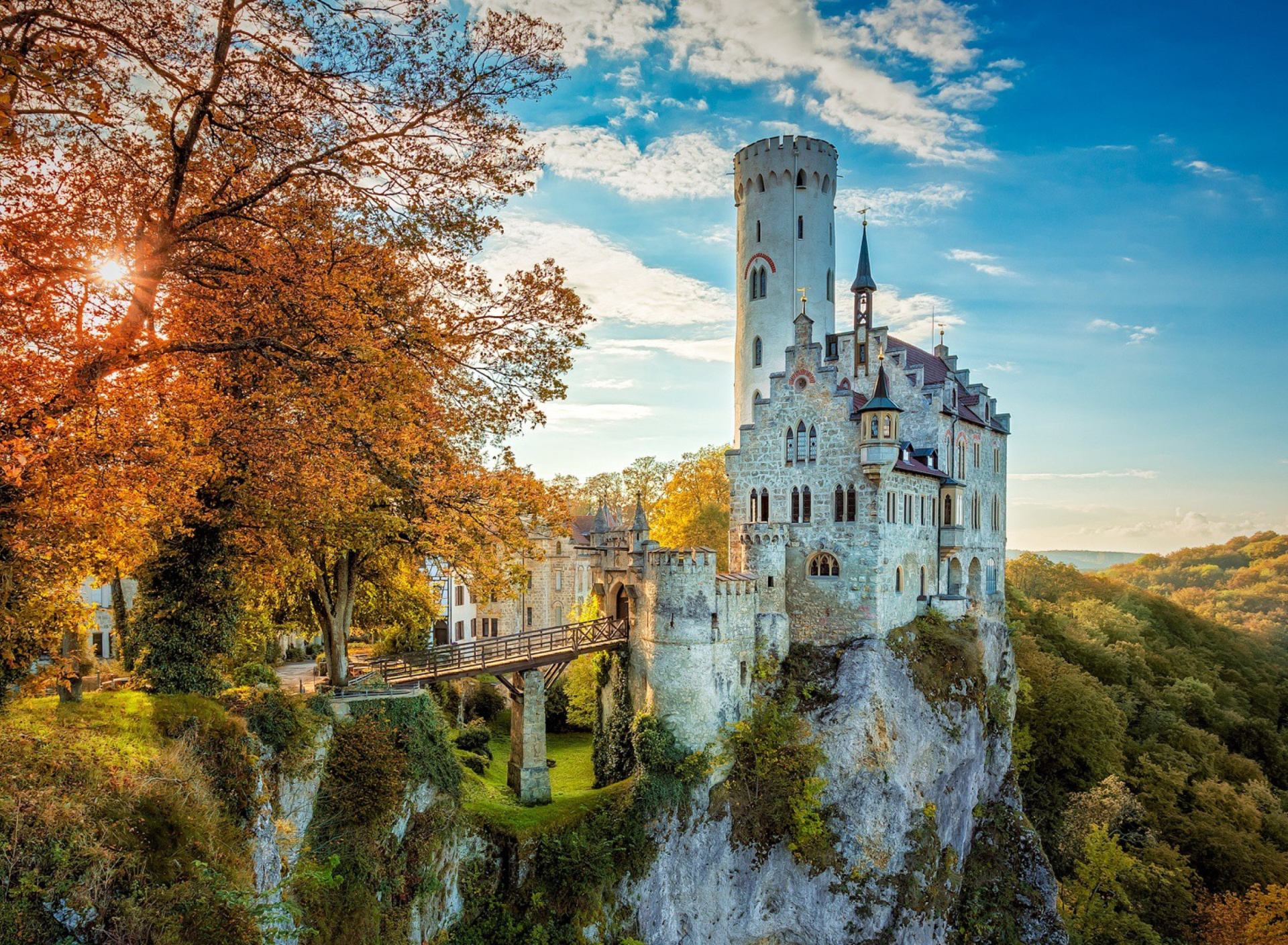 Lichtenstein Castle in Wurttemberg wallpaper 1920x1408