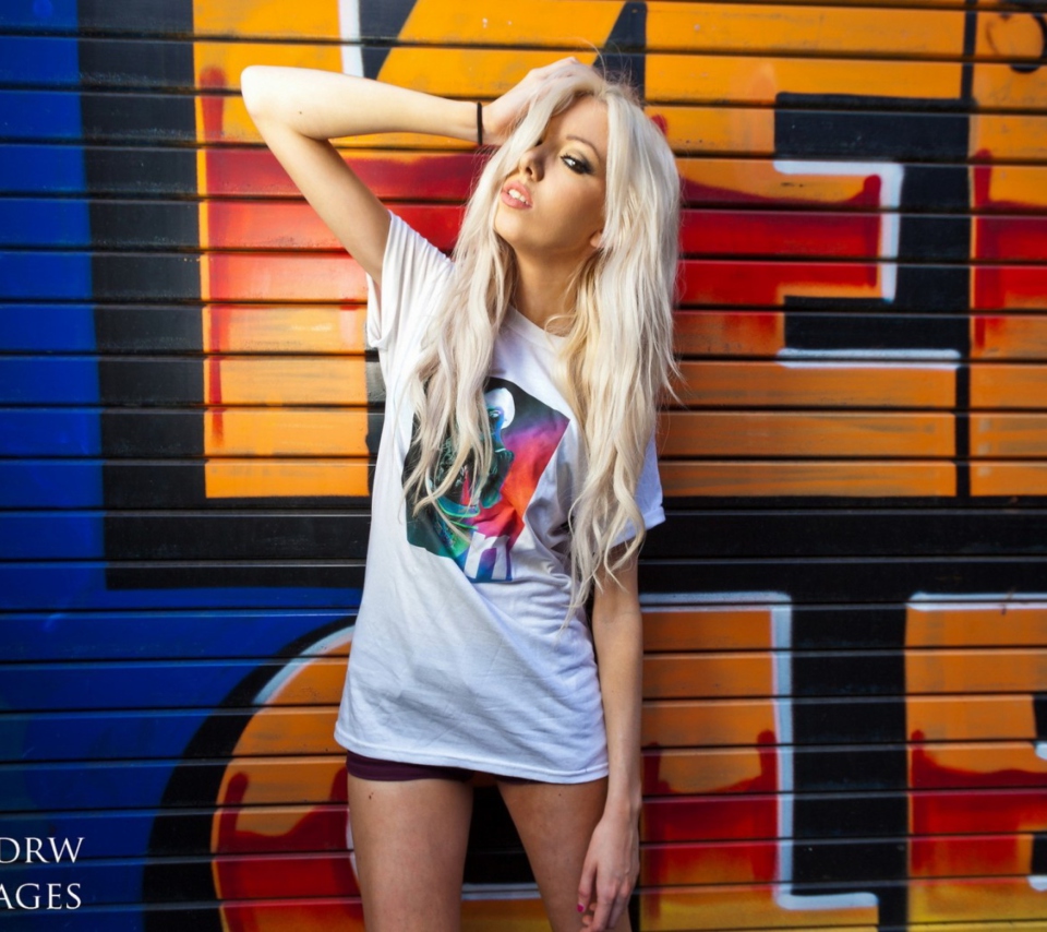 Blonde And Graffiti screenshot #1 960x854