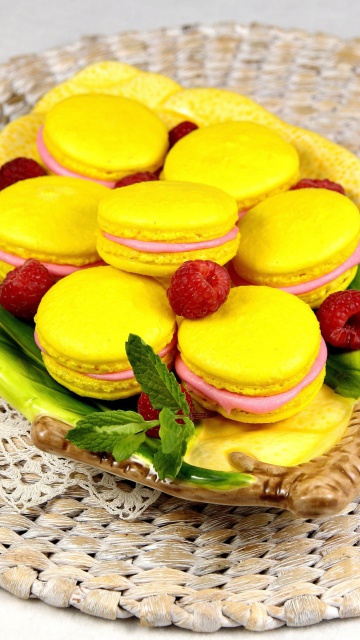 Обои Yellow Macarons 360x640