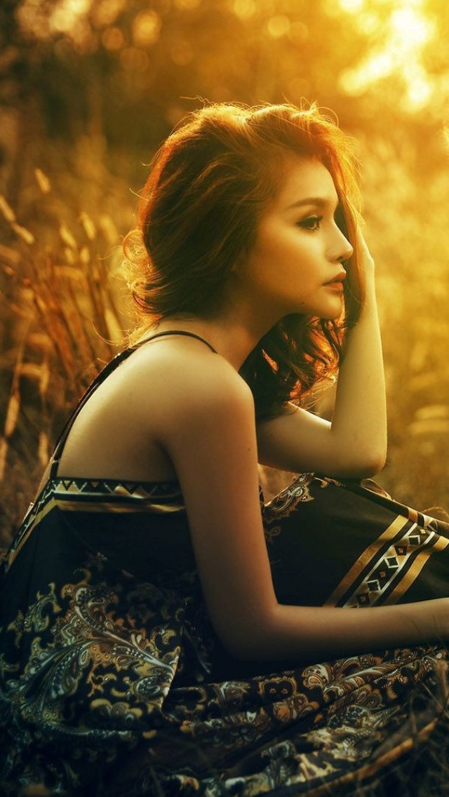 Lucky Sunny Autumn Day wallpaper 640x1136