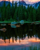 Fondo de pantalla Lake In Swiss Alps 128x160