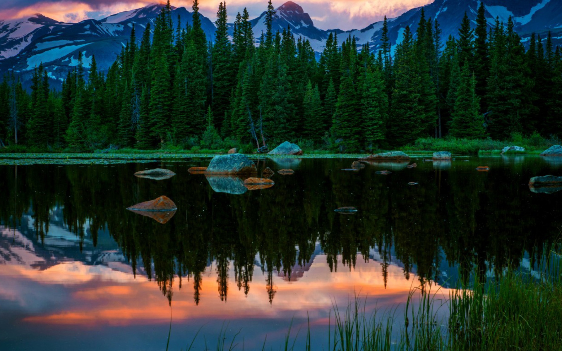 Обои Lake In Swiss Alps 1920x1200