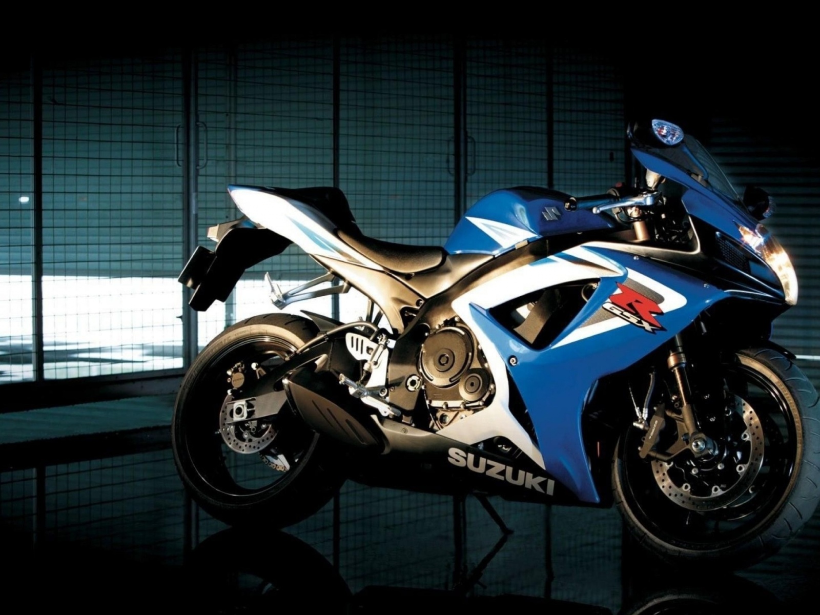 Screenshot №1 pro téma Suzuki GSXR 750 1600x1200