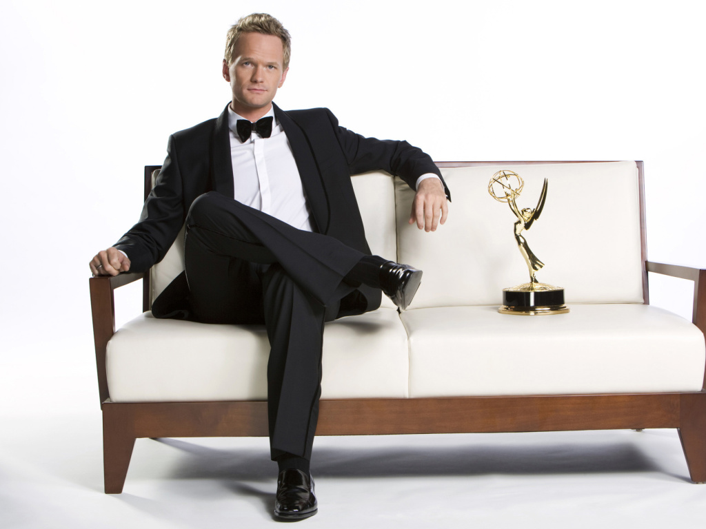 Fondo de pantalla Neil Patrick Harris with Emmy Award 1024x768