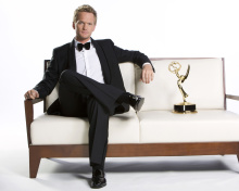 Обои Neil Patrick Harris with Emmy Award 220x176