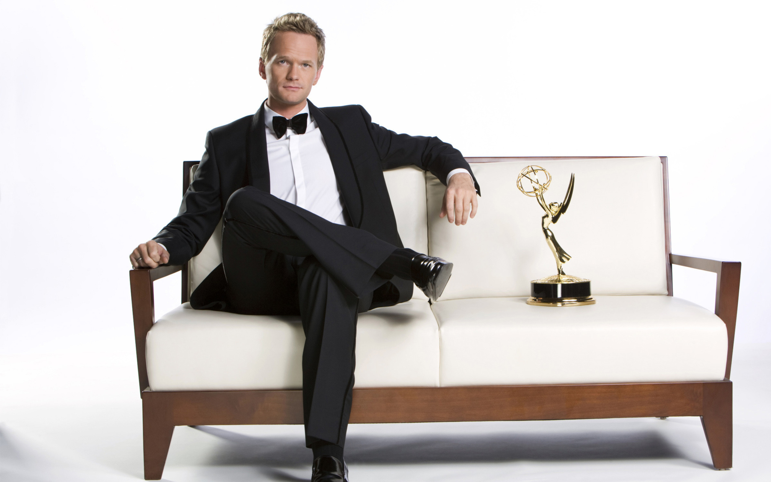 Neil Patrick Harris with Emmy Award wallpaper 2560x1600