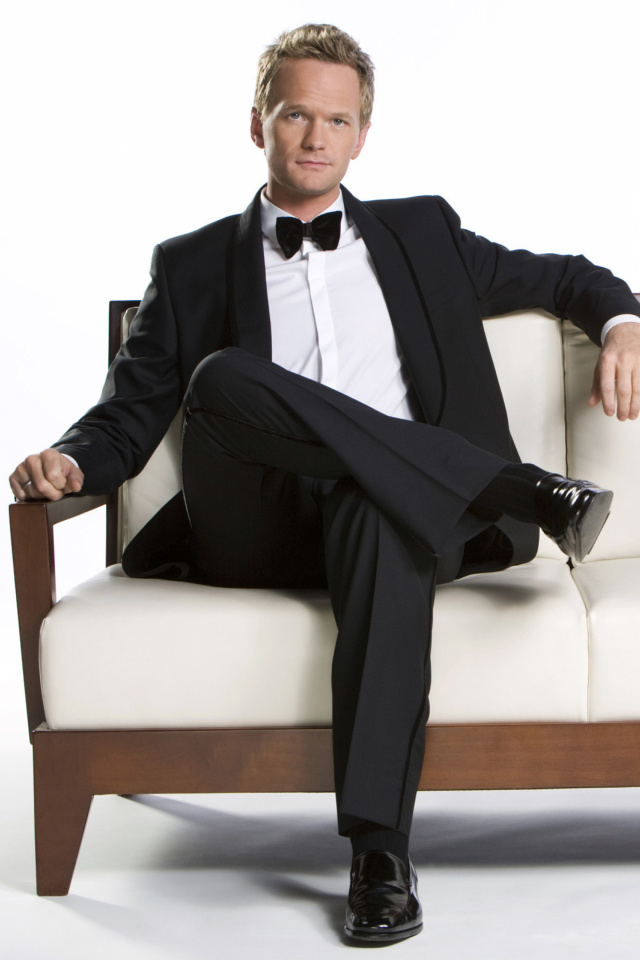Fondo de pantalla Neil Patrick Harris with Emmy Award 640x960