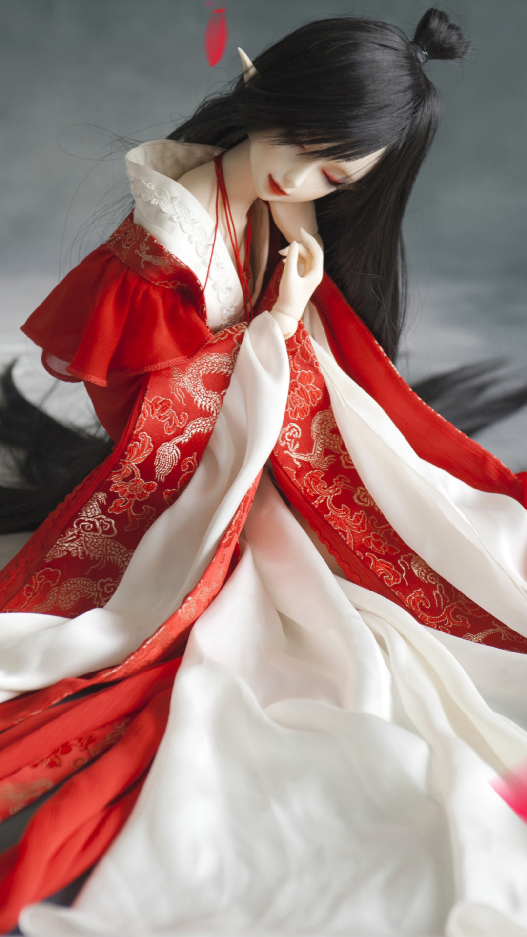 Обои Beautiful Doll In Japanese Kimono 1080x1920