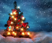 Beautiful Christmas Tree wallpaper 176x144