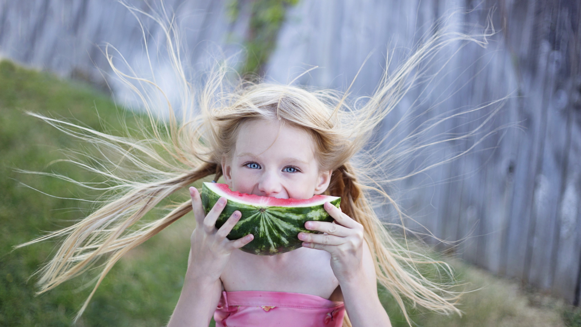 Sfondi Girl Eating Watermelon 1920x1080