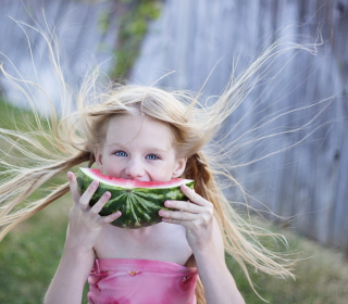 Girl Eating Watermelon - Fondos de pantalla gratis para 1024x1024