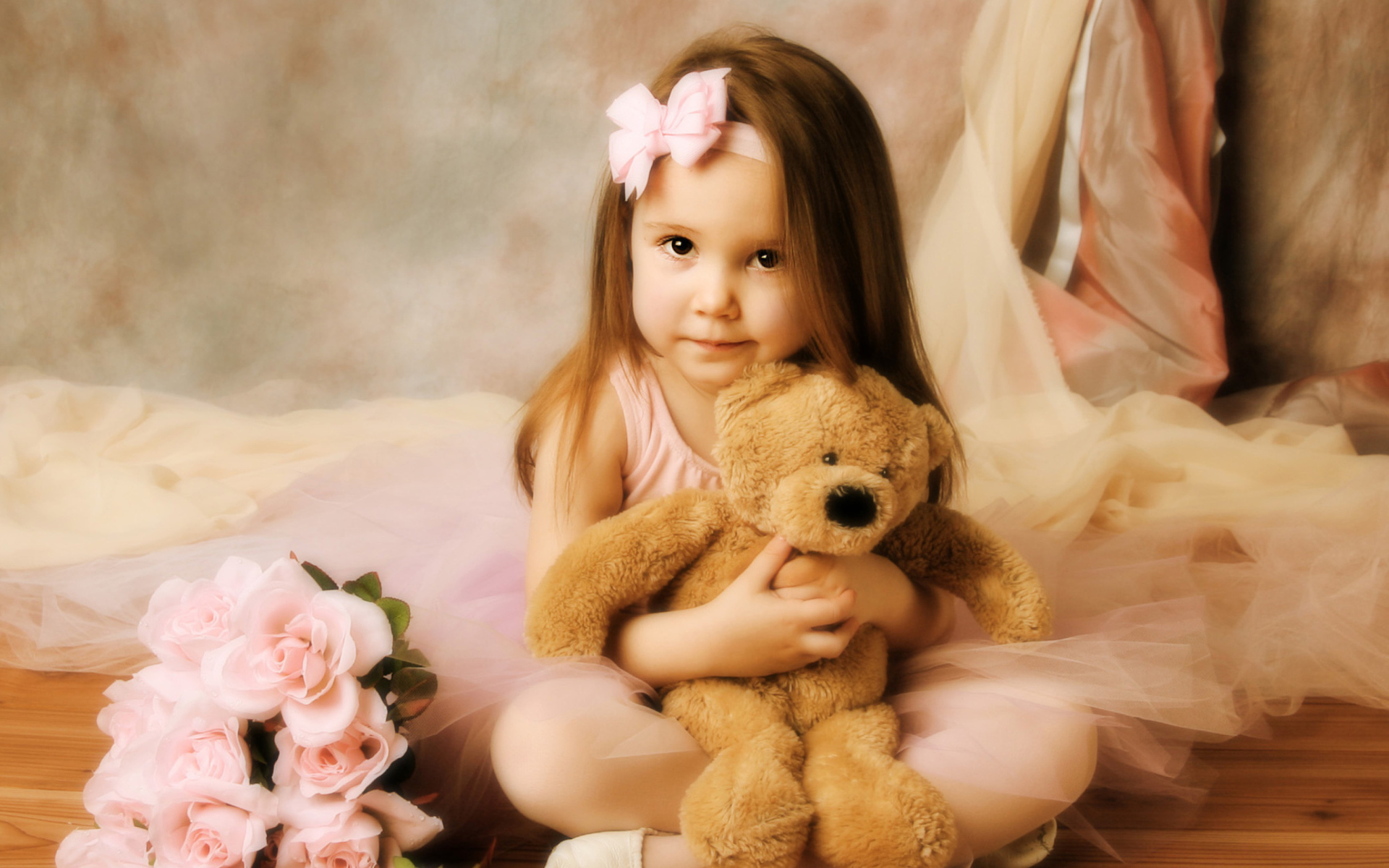 Cute Little Girl With Teddy Bear wallpaper 1920x1200