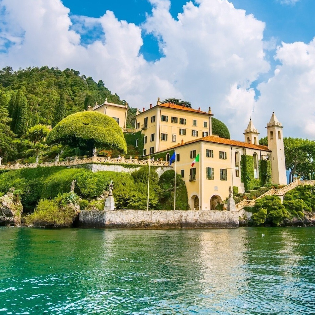 Lake Como in Italy Must Visit wallpaper 1024x1024