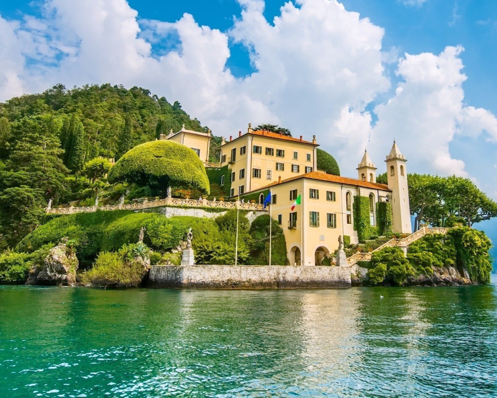 Lake Como in Italy Must Visit wallpaper 1600x1280