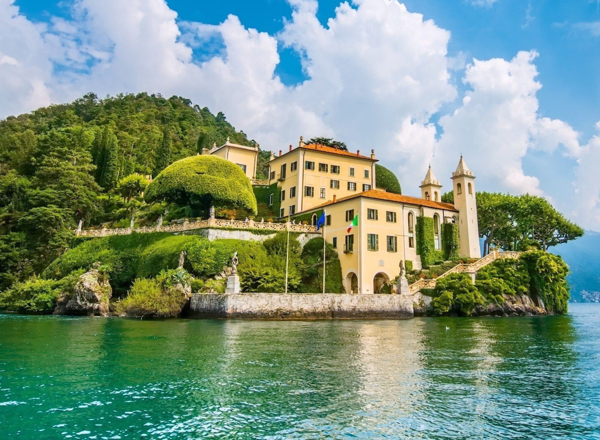 Lake Como in Italy Must Visit screenshot #1 1920x1408