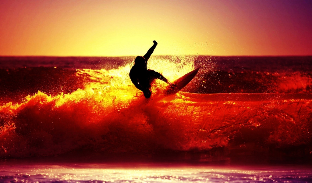 Fondo de pantalla Surfing At Sunset 1024x600