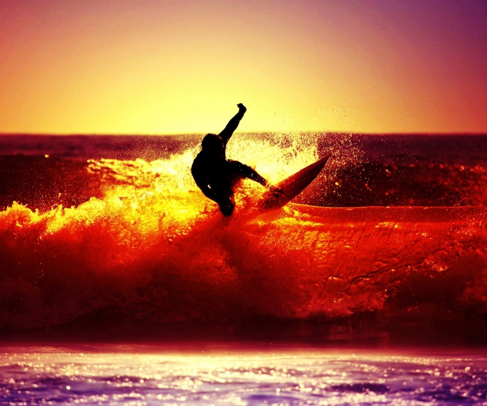 Обои Surfing At Sunset 960x800