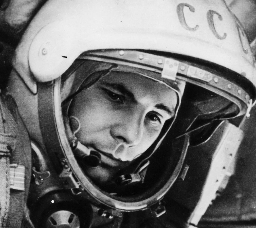 Fondo de pantalla Yuri Gagarin First Austronaut 1080x960